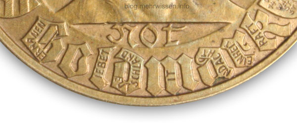 Sehr klein und handwerklich auf höchstem Niveau ist das Wort "Goldmark" mit Propaganda gefüllt