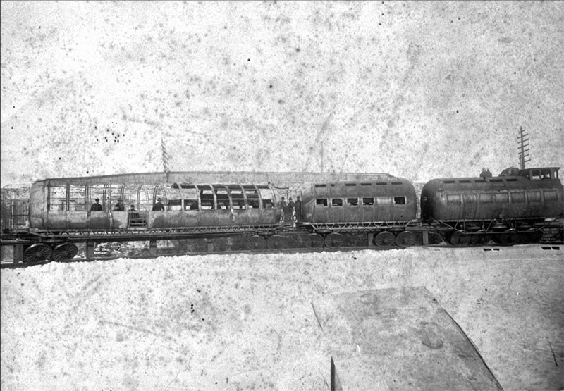 Meigs Elevated Railway, durch den Brand am 4. Februar 1887 wurde der Personenwagen zerstört, Lok und Tender blieben verschont.